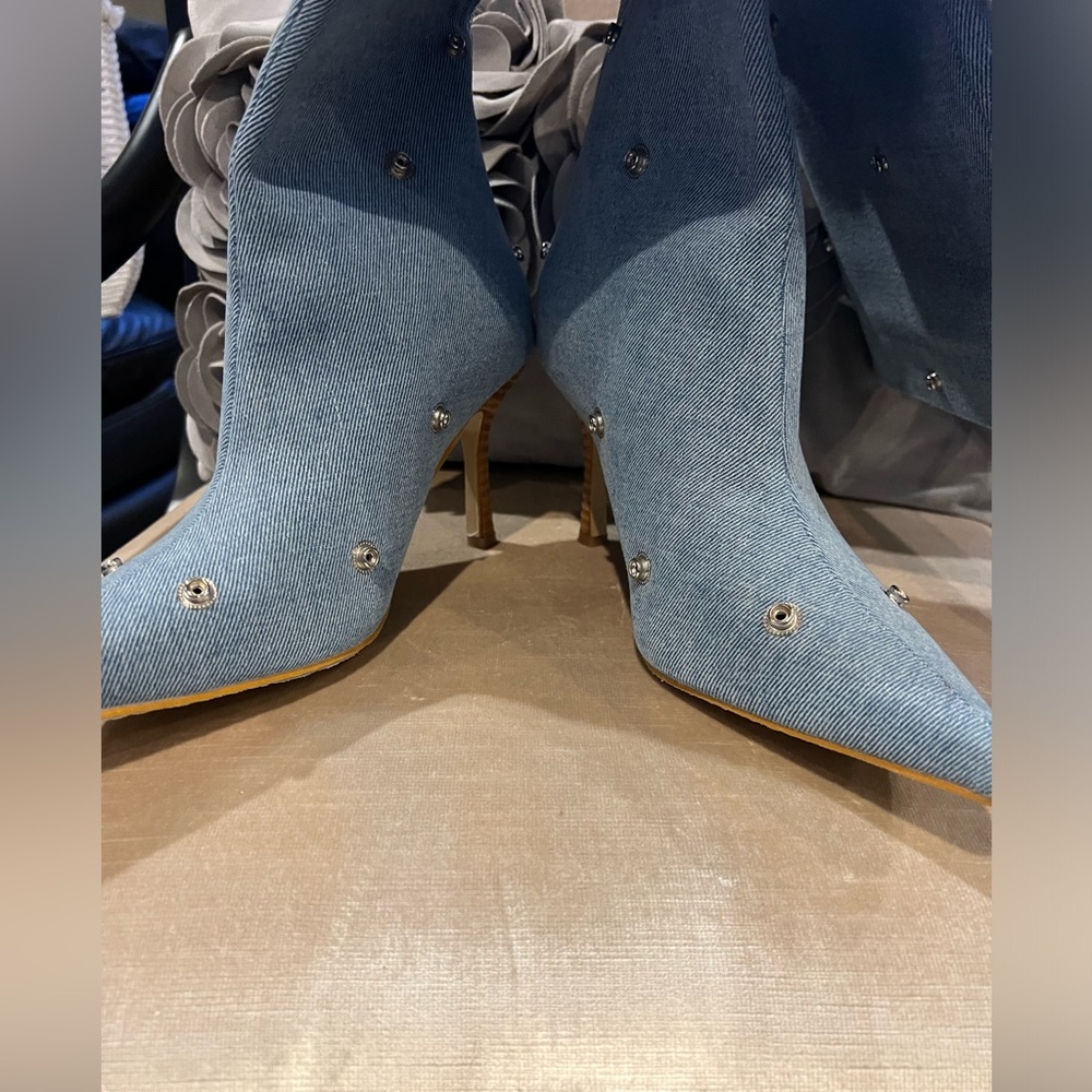 Boots - Picture 3 of 8
